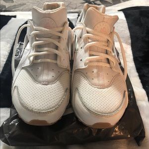 Girls white Nike huarache  shoes